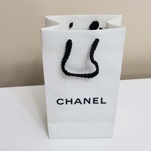CHANEL Bag White Black Letters 9' X 5' Black String Collapsible - Picture 2 of 16